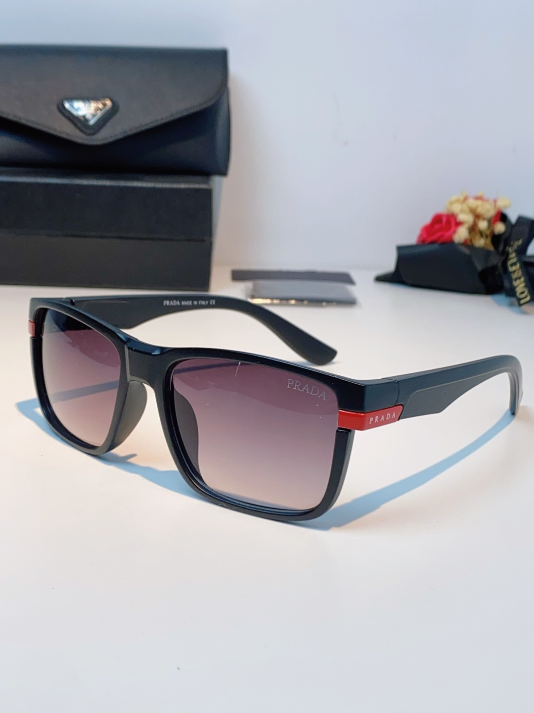 Prada普拉达 2026新款欧美男普休闲运动太阳镜女防紫外线时尚沙滩墨镜防风流行眼镜 男女通用