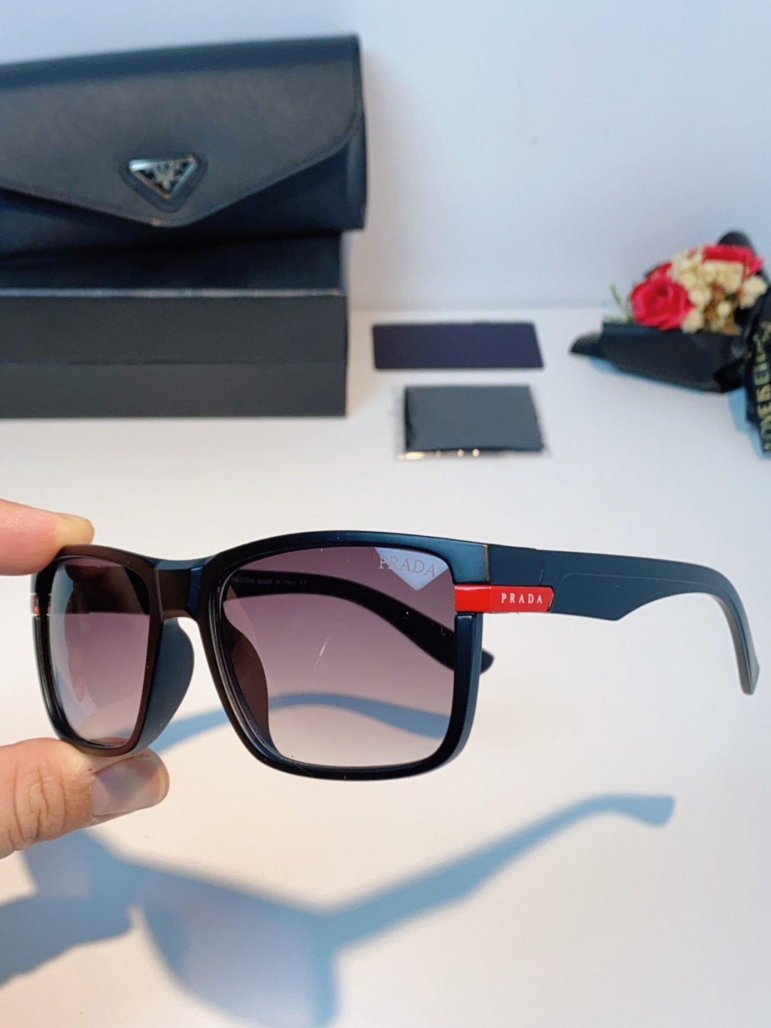 Prada普拉达 2026新款欧美男普休闲运动太阳镜女防紫外线时尚沙滩墨镜防风流行眼镜 男女通用