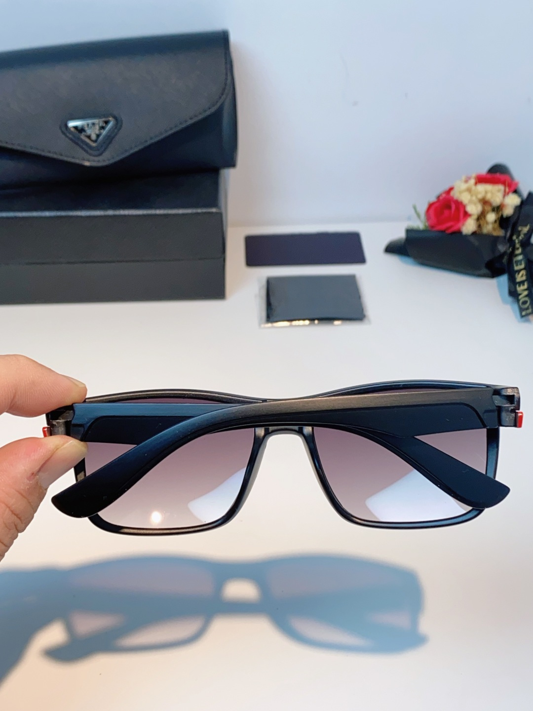 Prada普拉达 2026新款欧美男普休闲运动太阳镜女防紫外线时尚沙滩墨镜防风流行眼镜 男女通用