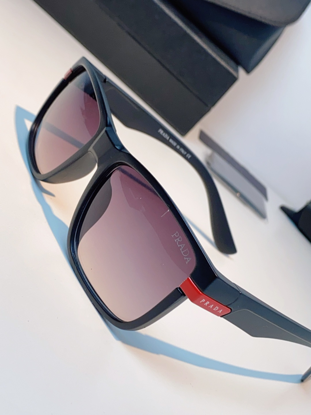 Prada普拉达 2026新款欧美男普休闲运动太阳镜女防紫外线时尚沙滩墨镜防风流行眼镜 男女通用