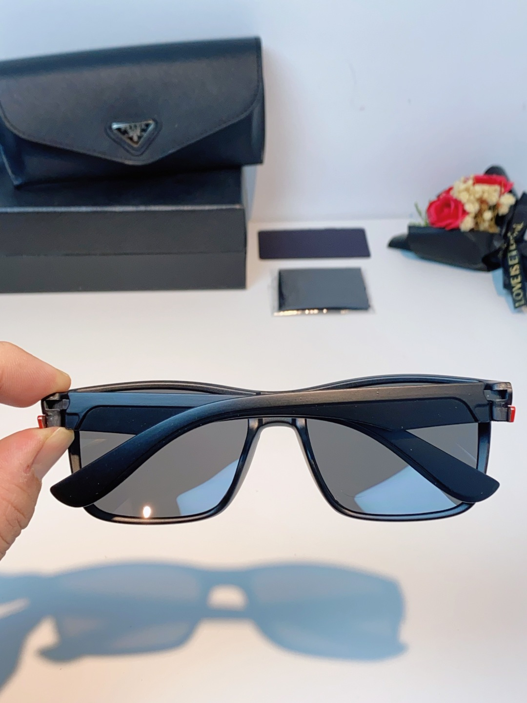 Prada普拉达 2026新款欧美男普休闲运动太阳镜女防紫外线时尚沙滩墨镜防风流行眼镜 男女通用