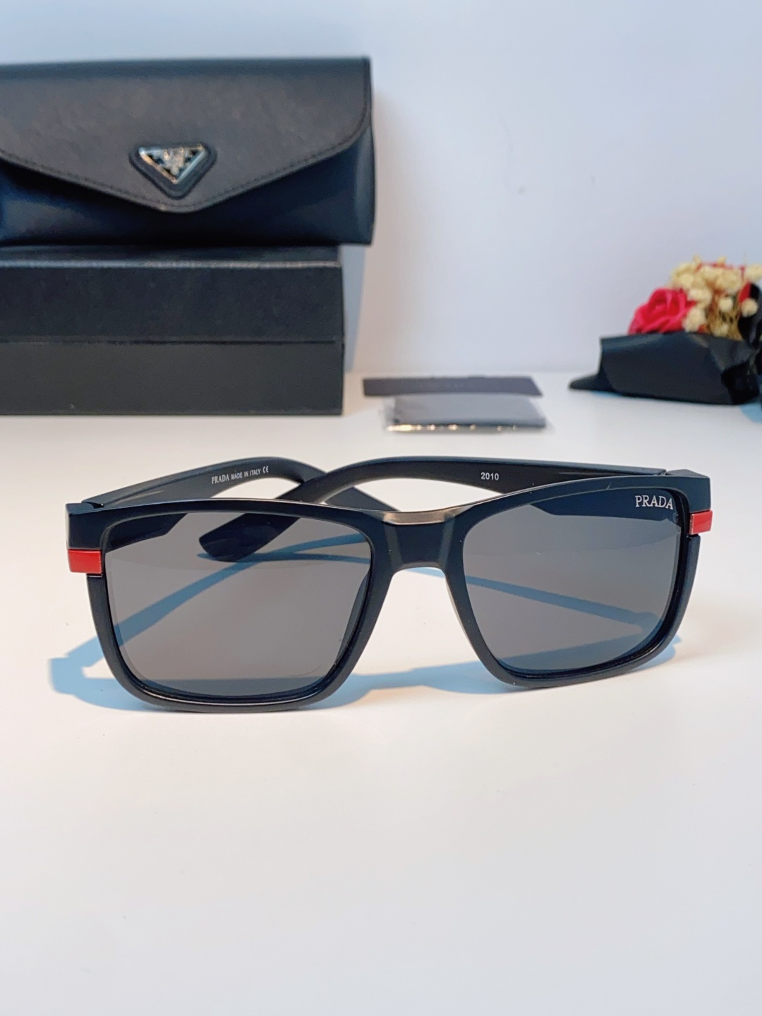 Prada普拉达 2026新款欧美男普休闲运动太阳镜女防紫外线时尚沙滩墨镜防风流行眼镜 男女通用