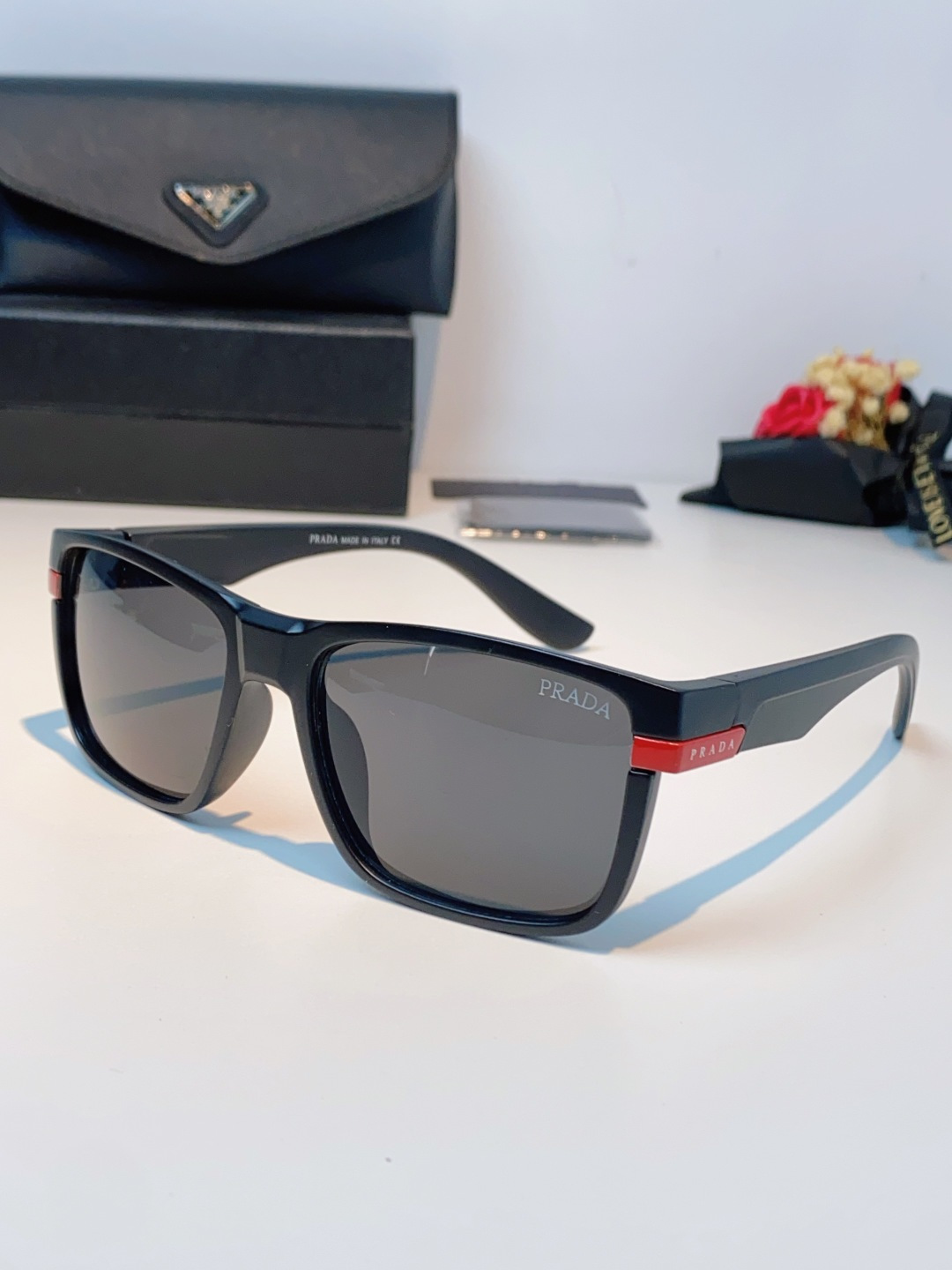 Prada普拉达 2026新款欧美男普休闲运动太阳镜女防紫外线时尚沙滩墨镜防风流行眼镜 男女通用