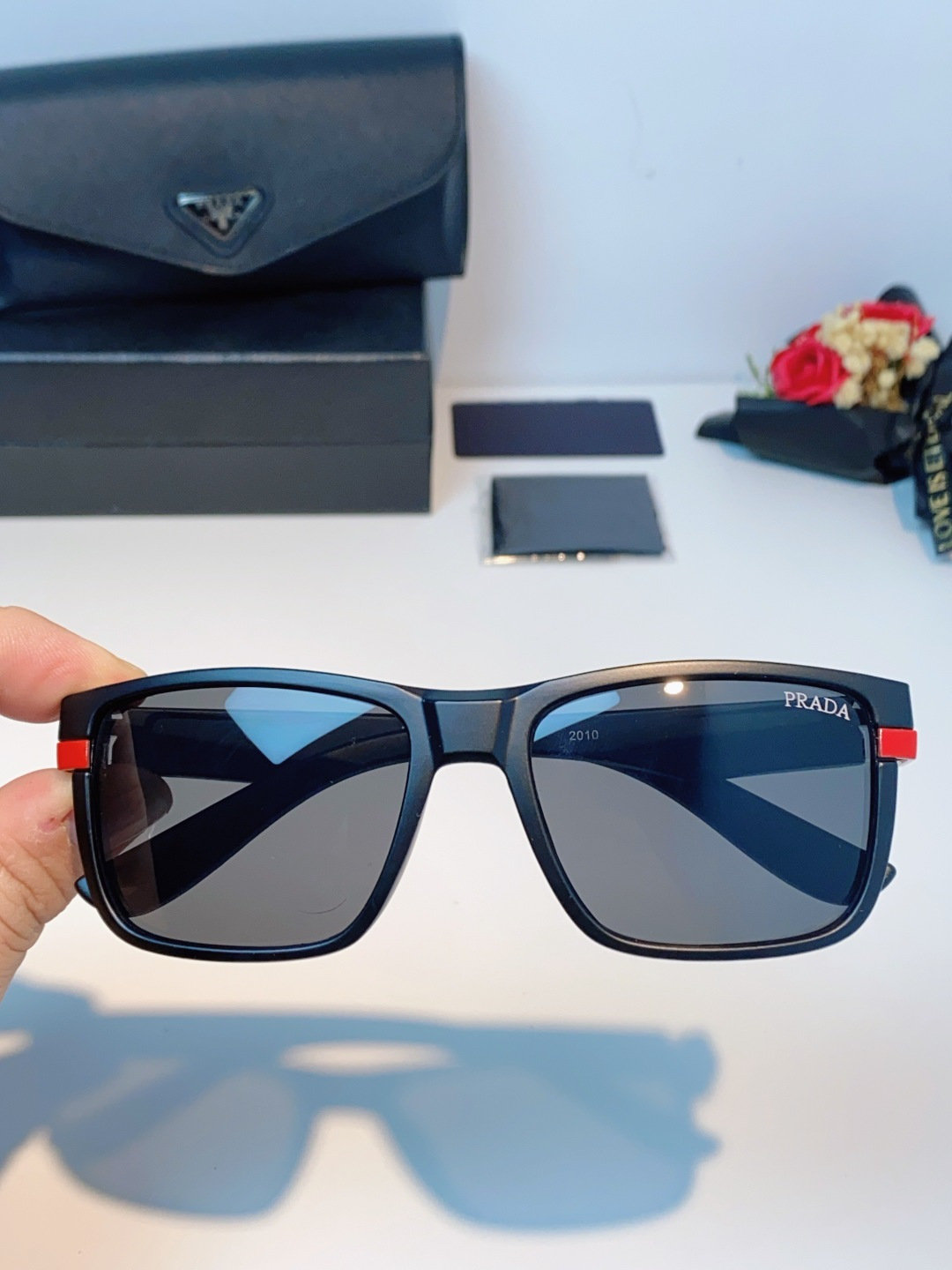 Prada普拉达 2026新款欧美男普休闲运动太阳镜女防紫外线时尚沙滩墨镜防风流行眼镜 男女通用