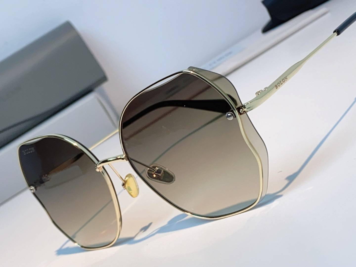 BOLON暴龙眼镜 2026新品太阳镜 蝶形墨镜女偏光镜