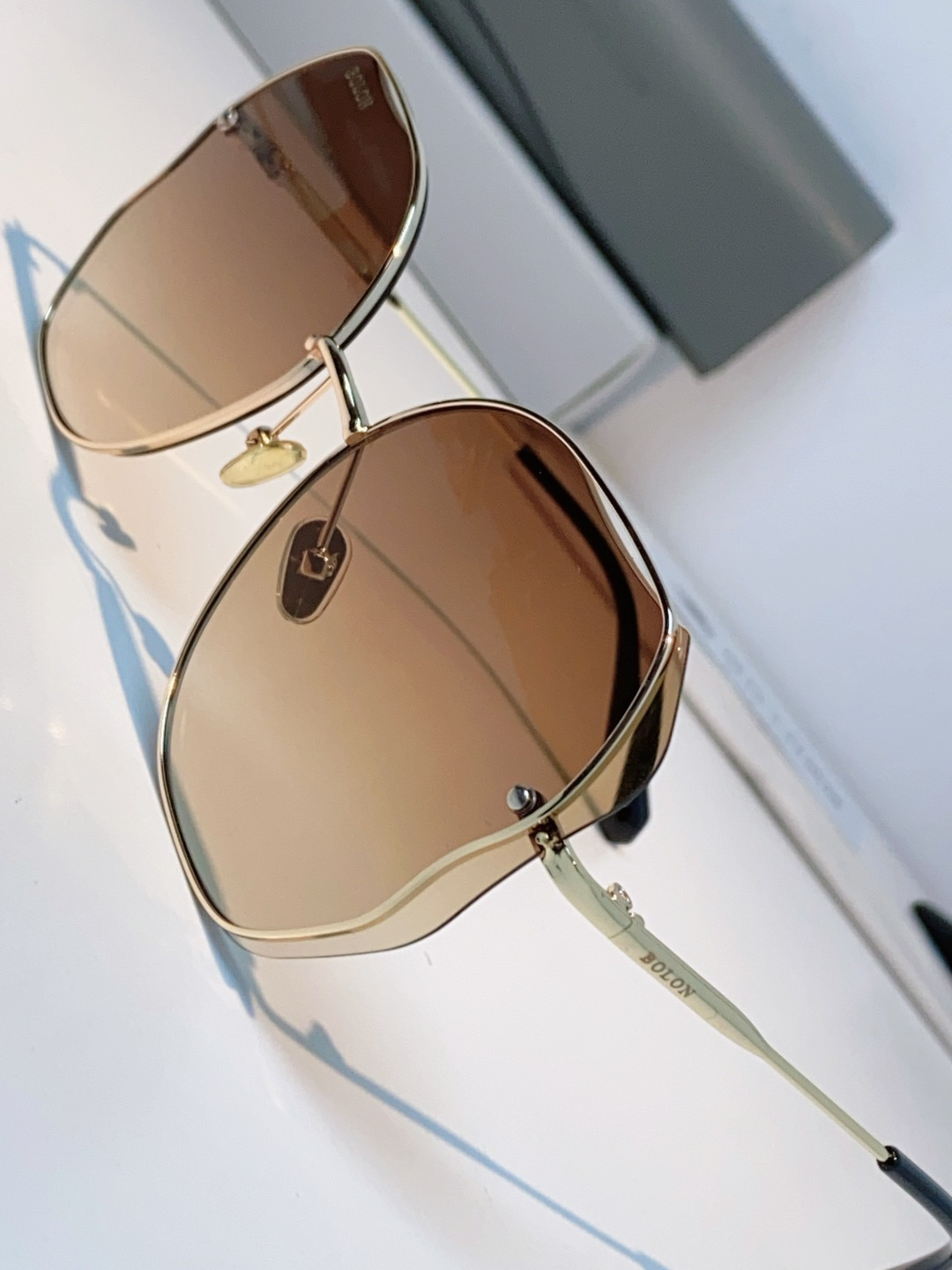 BOLON暴龙眼镜 2026新品太阳镜 蝶形墨镜女偏光镜