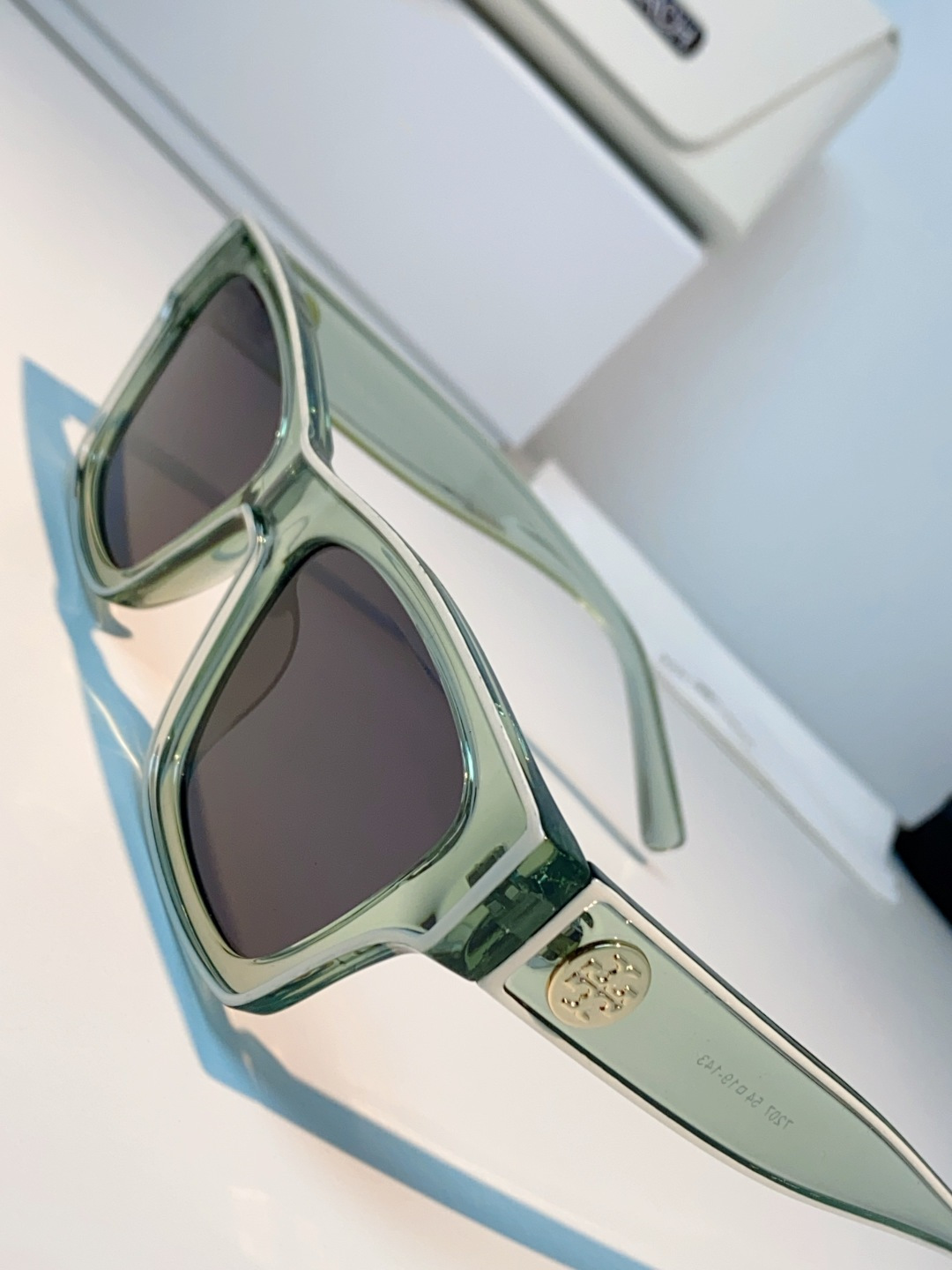 Tory Burch托里伯奇 方镜框 朋克个性时尚太阳镜 男女通用 个性方形粗框猫眼设计旅游海边经典太阳