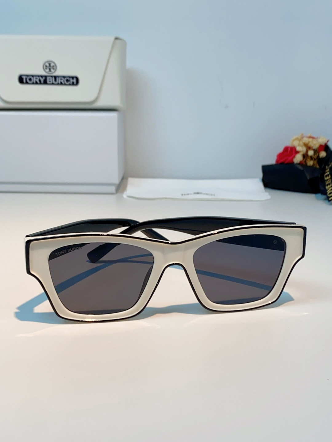 Tory Burch托里伯奇 方镜框 朋克个性时尚太阳镜 男女通用 个性方形粗框猫眼设计旅游海边经典太阳