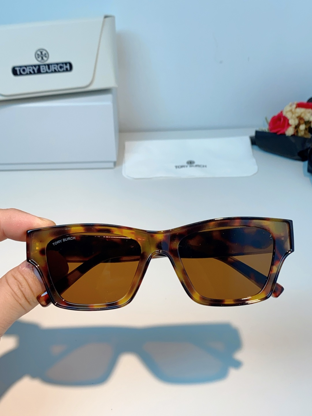 Tory Burch托里伯奇 方镜框 朋克个性时尚太阳镜 男女通用 个性方形粗框猫眼设计旅游海边经典太阳