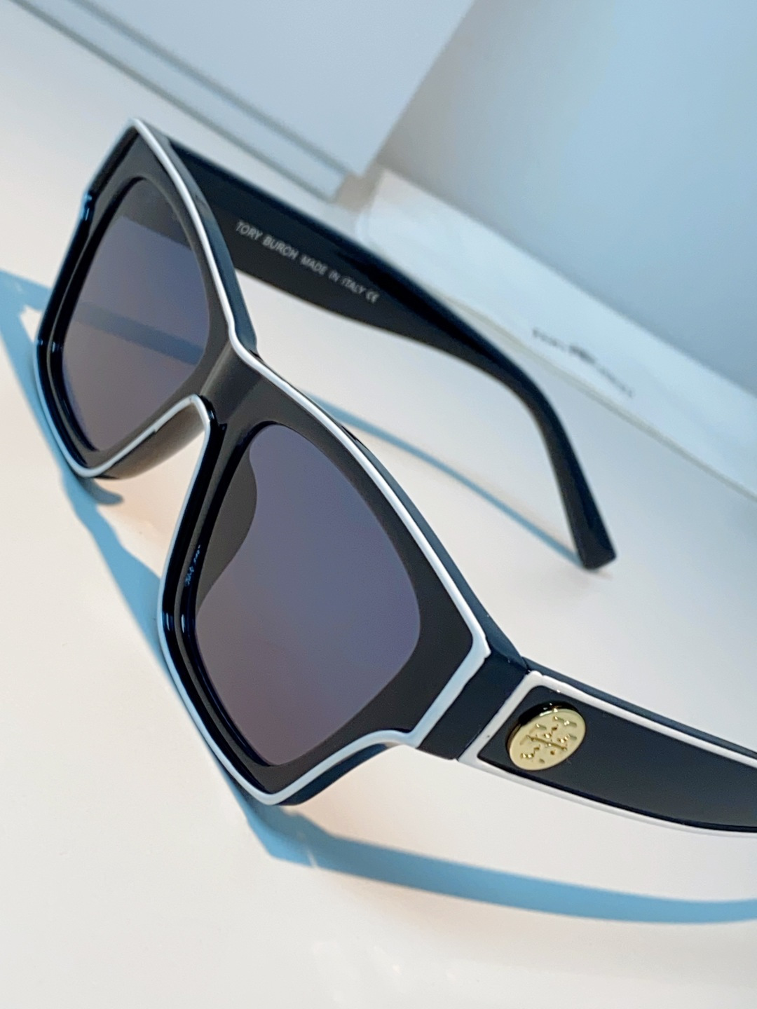 Tory Burch托里伯奇 方镜框 朋克个性时尚太阳镜 男女通用 个性方形粗框猫眼设计旅游海边经典太阳