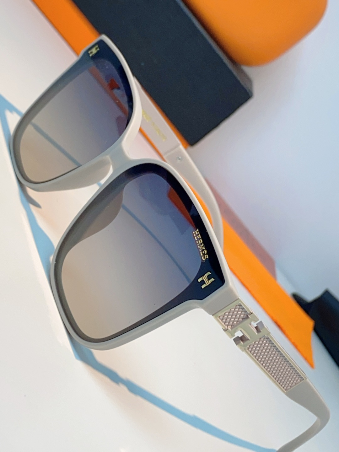 Hermes爱马仕 2026新款高级感墨镜女个性方圆脸海边防紫外线太阳镜登山徒步防晒眼镜 男女通用