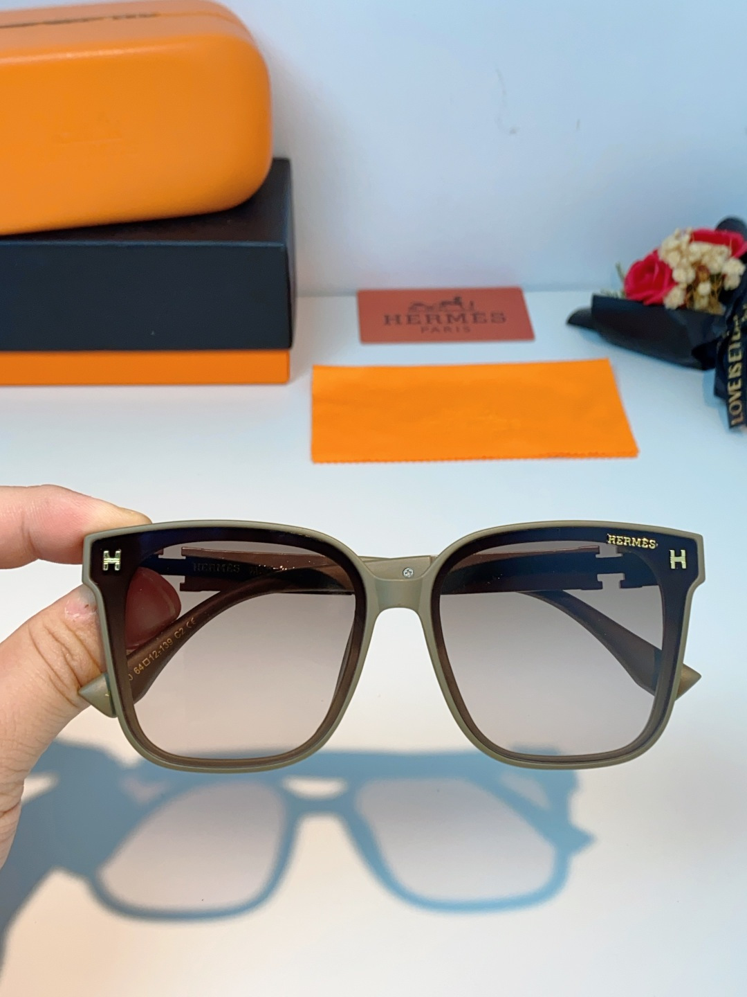 Hermes爱马仕 2026新款高级感墨镜女个性方圆脸海边防紫外线太阳镜登山徒步防晒眼镜 男女通用