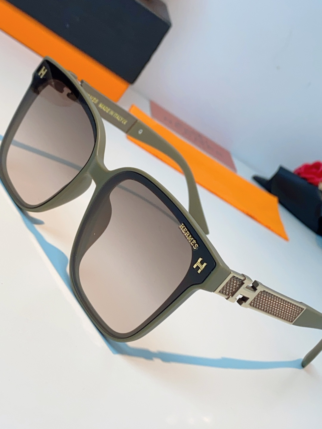 Hermes爱马仕 2026新款高级感墨镜女个性方圆脸海边防紫外线太阳镜登山徒步防晒眼镜 男女通用