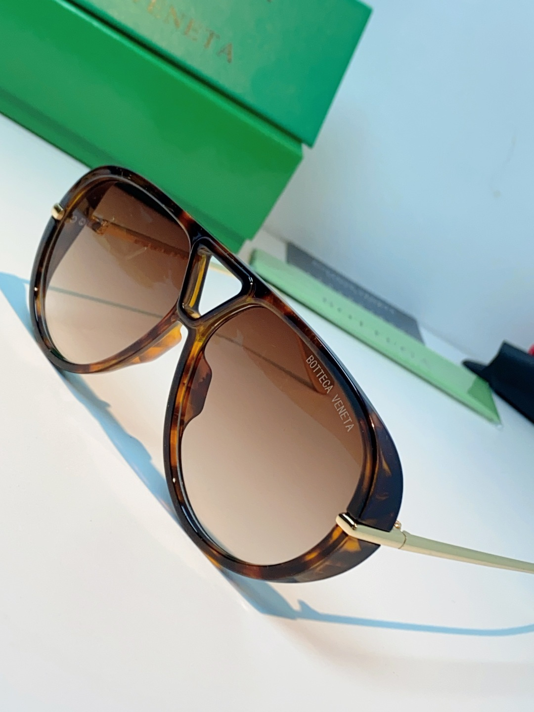 BottegaVeneta宝缇嘉 ,2026新款飞行员式太阳眼镜蛤蟆板材金属瘦脸大框防紫外线墨镜