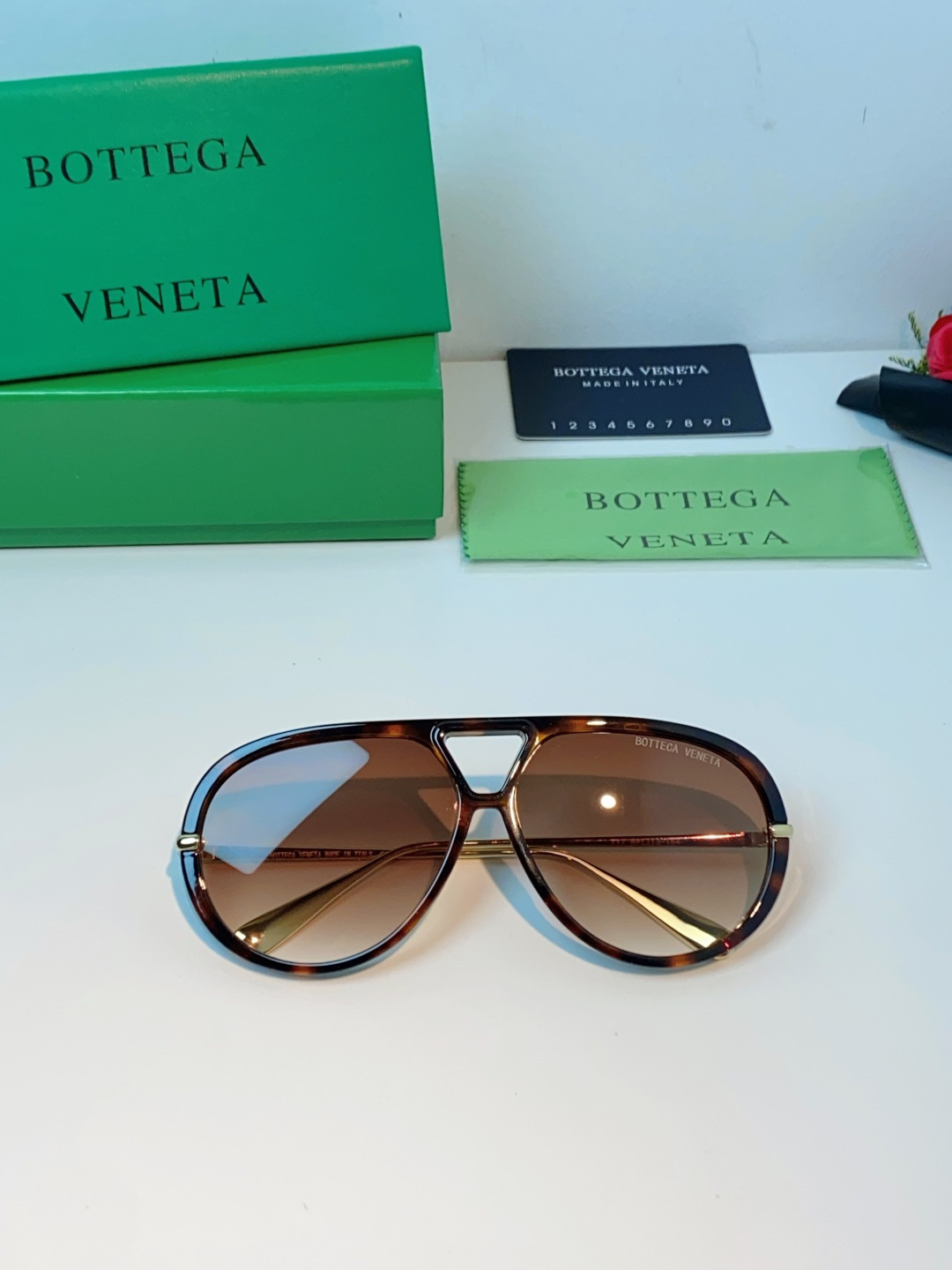 BottegaVeneta宝缇嘉 ,2026新款飞行员式太阳眼镜蛤蟆板材金属瘦脸大框防紫外线墨镜