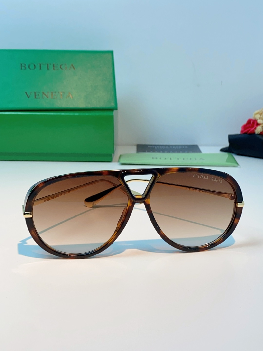 BottegaVeneta宝缇嘉 ,2026新款飞行员式太阳眼镜蛤蟆板材金属瘦脸大框防紫外线墨镜