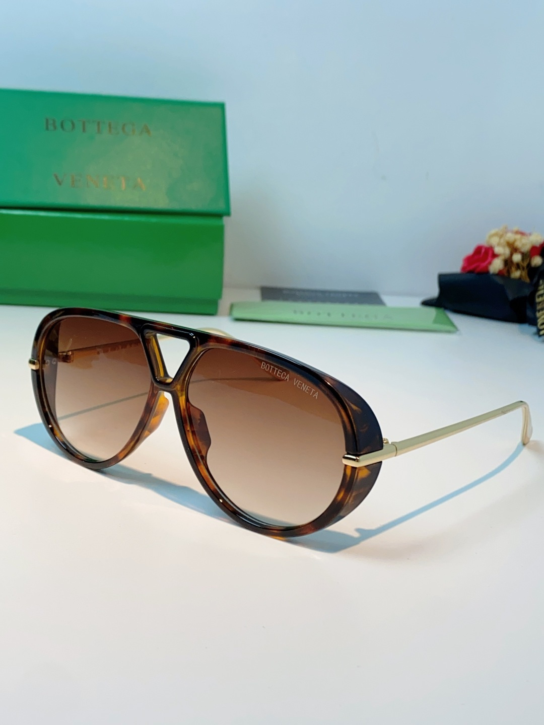 BottegaVeneta宝缇嘉 ,2026新款飞行员式太阳眼镜蛤蟆板材金属瘦脸大框防紫外线墨镜