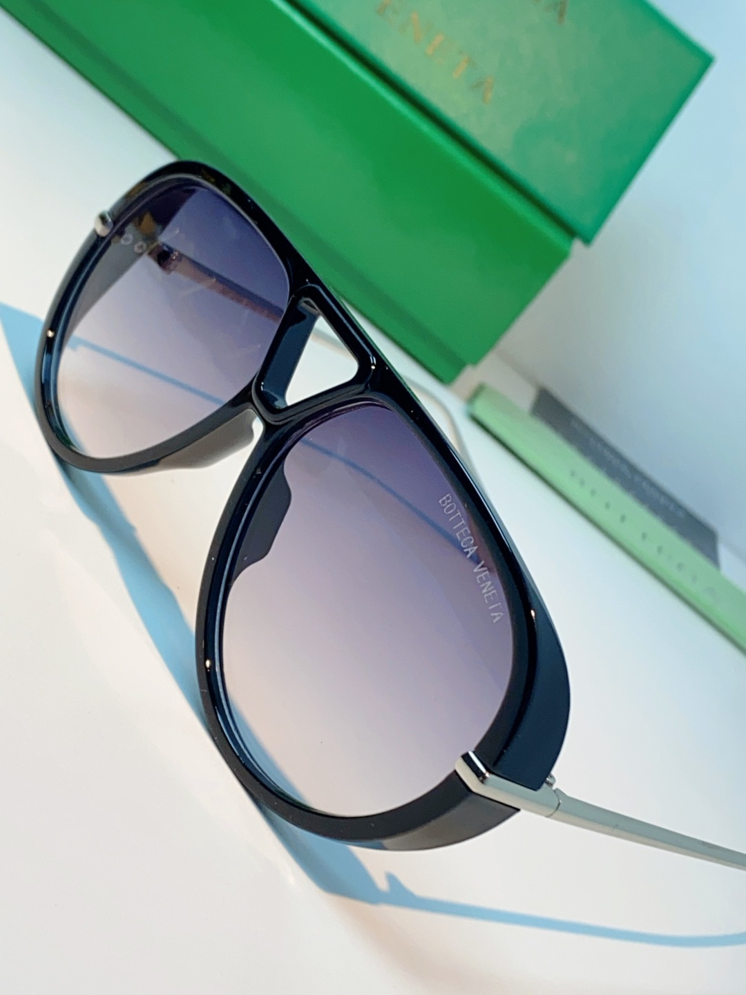 BottegaVeneta宝缇嘉 ,2026新款飞行员式太阳眼镜蛤蟆板材金属瘦脸大框防紫外线墨镜