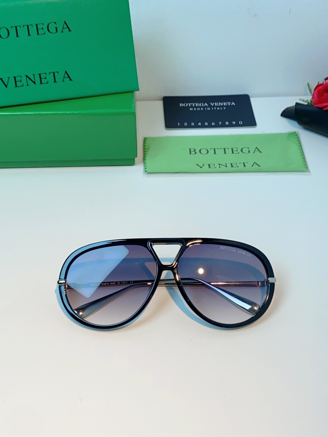 BottegaVeneta宝缇嘉 ,2026新款飞行员式太阳眼镜蛤蟆板材金属瘦脸大框防紫外线墨镜