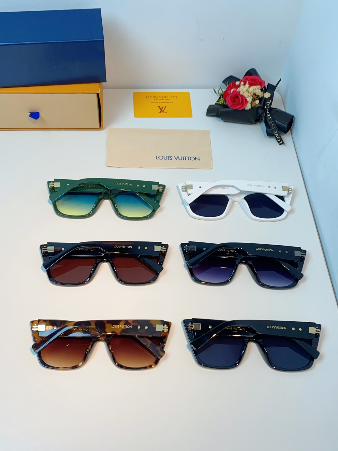 LouisVuitton路易威登 2026新款墨镜女时尚高级感欧美风百搭猫眼框太阳眼镜伦敦时装周女士墨镜