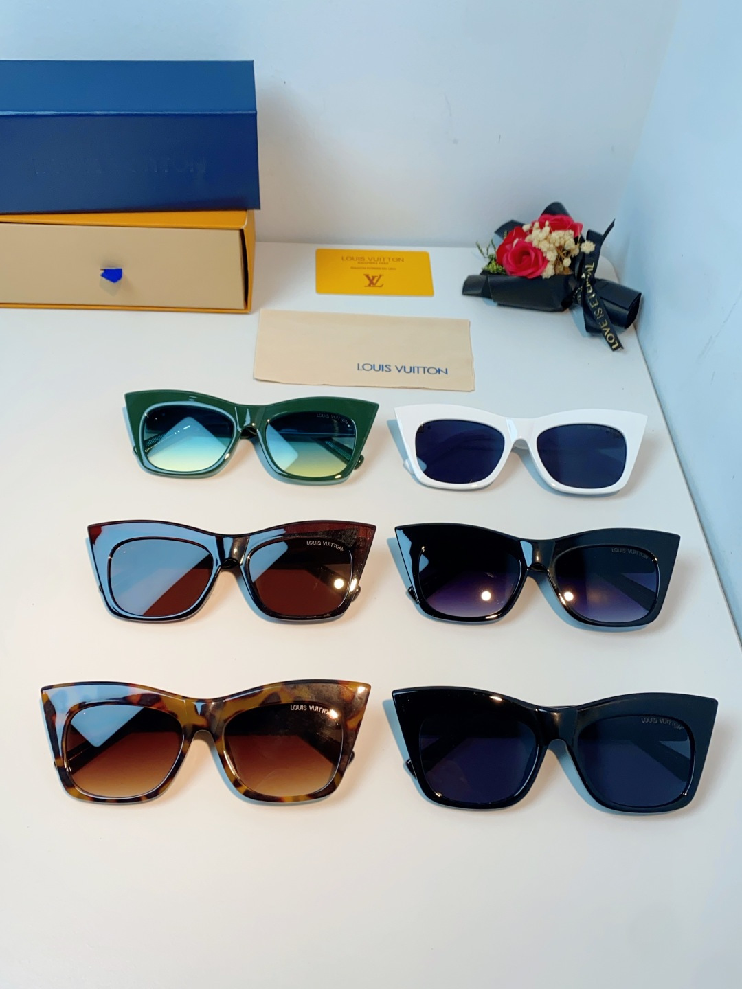 LouisVuitton路易威登 2026新款墨镜女时尚高级感欧美风百搭猫眼框太阳眼镜伦敦时装周女士墨镜