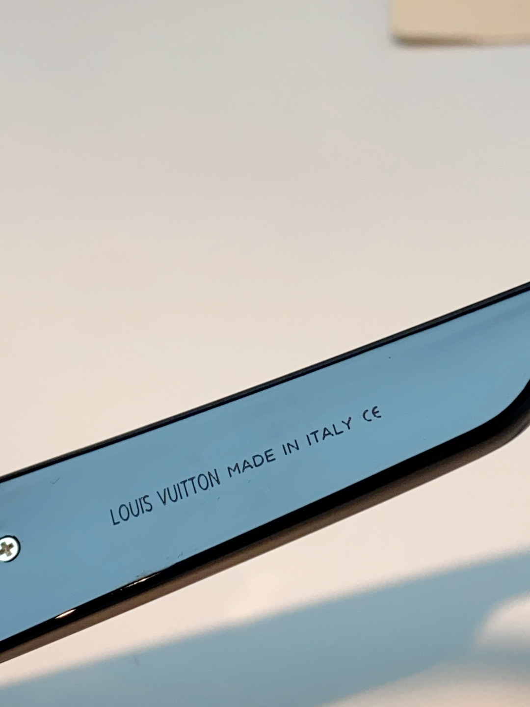 LouisVuitton路易威登 2026新款墨镜女时尚高级感欧美风百搭猫眼框太阳眼镜伦敦时装周女士墨镜