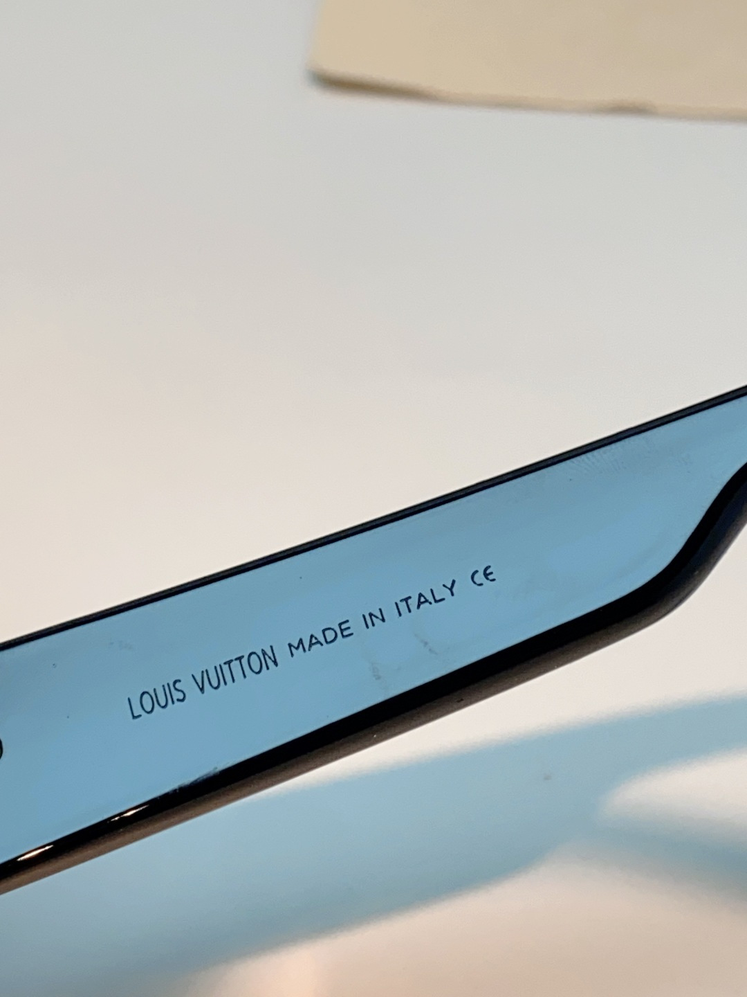 LouisVuitton路易威登 2026新款墨镜女时尚高级感欧美风百搭猫眼框太阳眼镜伦敦时装周女士墨镜