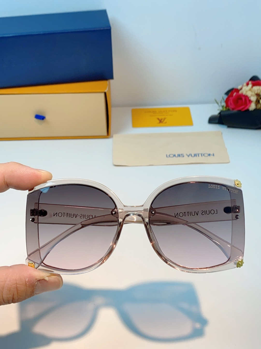 LouisVuitton路易威登 2026新款小红书同款超大框墨镜方形黑色太阳镜潮流复古高级时尚防紫外线
