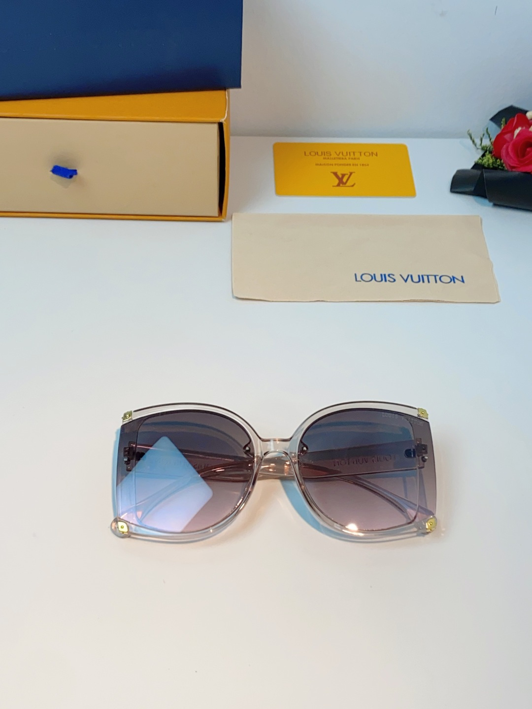 LouisVuitton路易威登 2026新款小红书同款超大框墨镜方形黑色太阳镜潮流复古高级时尚防紫外线