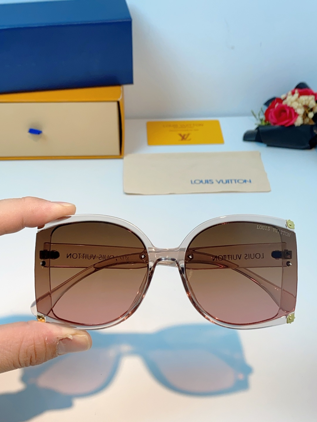 LouisVuitton路易威登 2026新款小红书同款超大框墨镜方形黑色太阳镜潮流复古高级时尚防紫外线