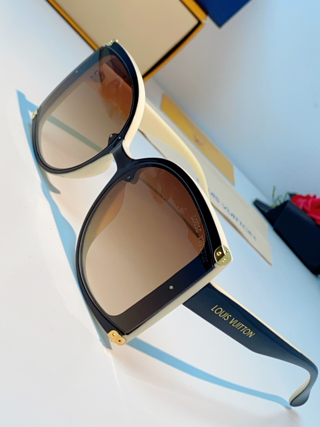 LouisVuitton路易威登 2026新款小红书同款超大框墨镜方形黑色太阳镜潮流复古高级时尚防紫外线