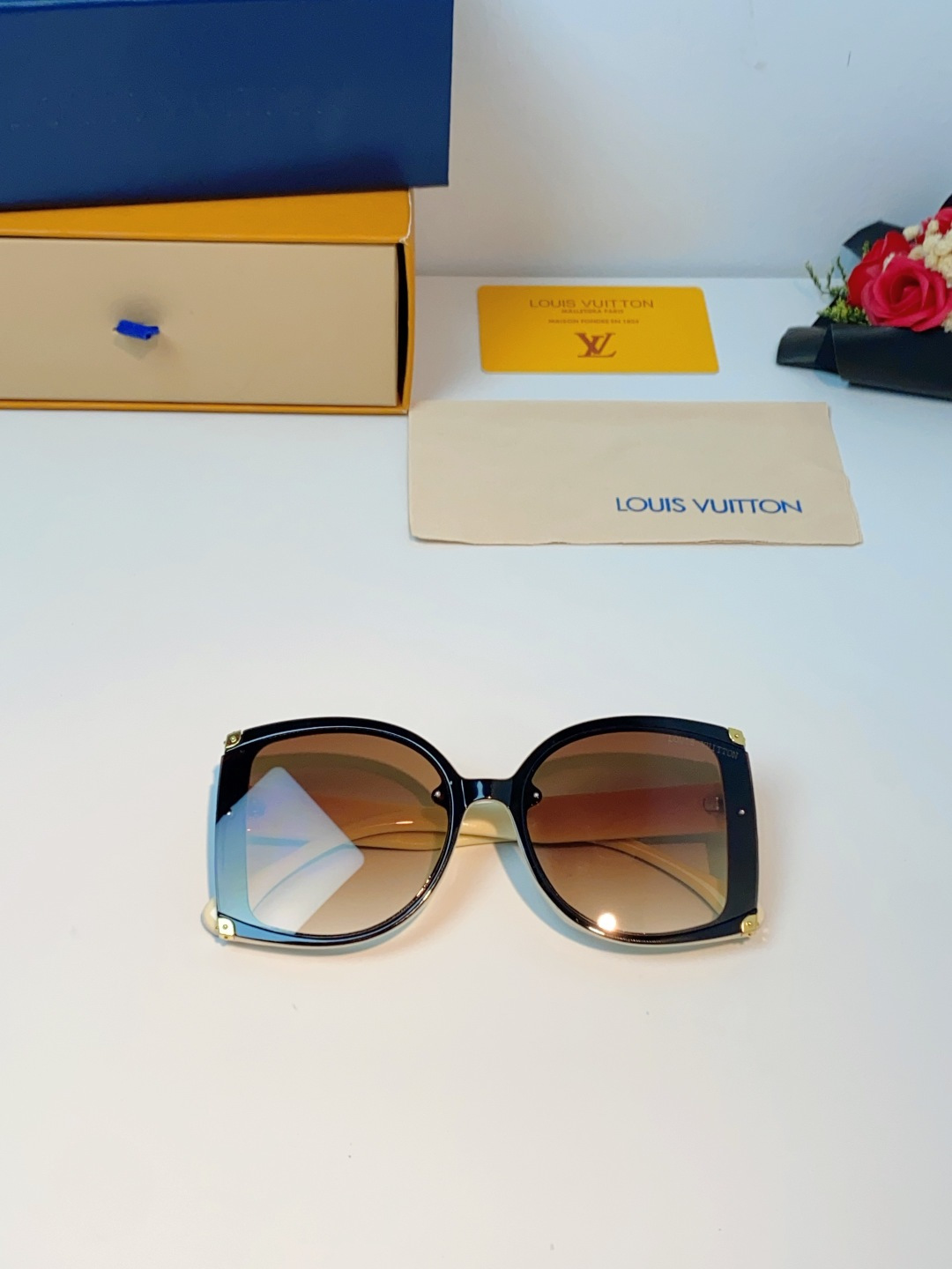LouisVuitton路易威登 2026新款小红书同款超大框墨镜方形黑色太阳镜潮流复古高级时尚防紫外线