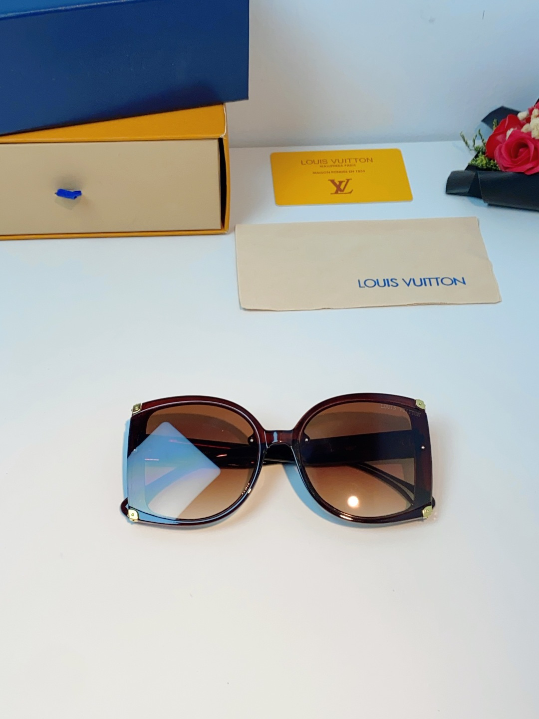 LouisVuitton路易威登 2026新款小红书同款超大框墨镜方形黑色太阳镜潮流复古高级时尚防紫外线