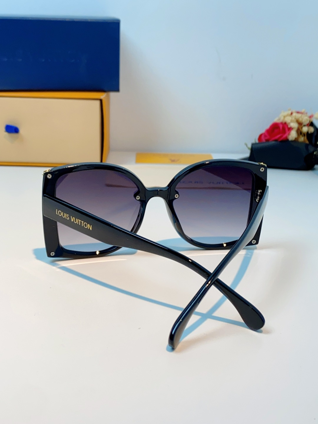 LouisVuitton路易威登 2026新款小红书同款超大框墨镜方形黑色太阳镜潮流复古高级时尚防紫外线