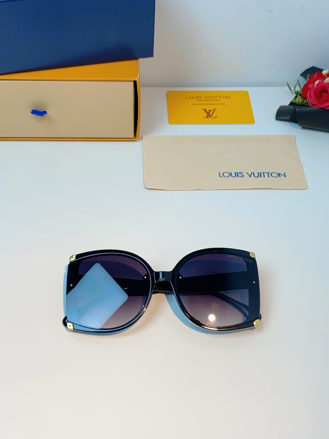 LouisVuitton路易威登 2026新款小红书同款超大框墨镜方形黑色太阳镜潮流复古高级时尚防紫外线