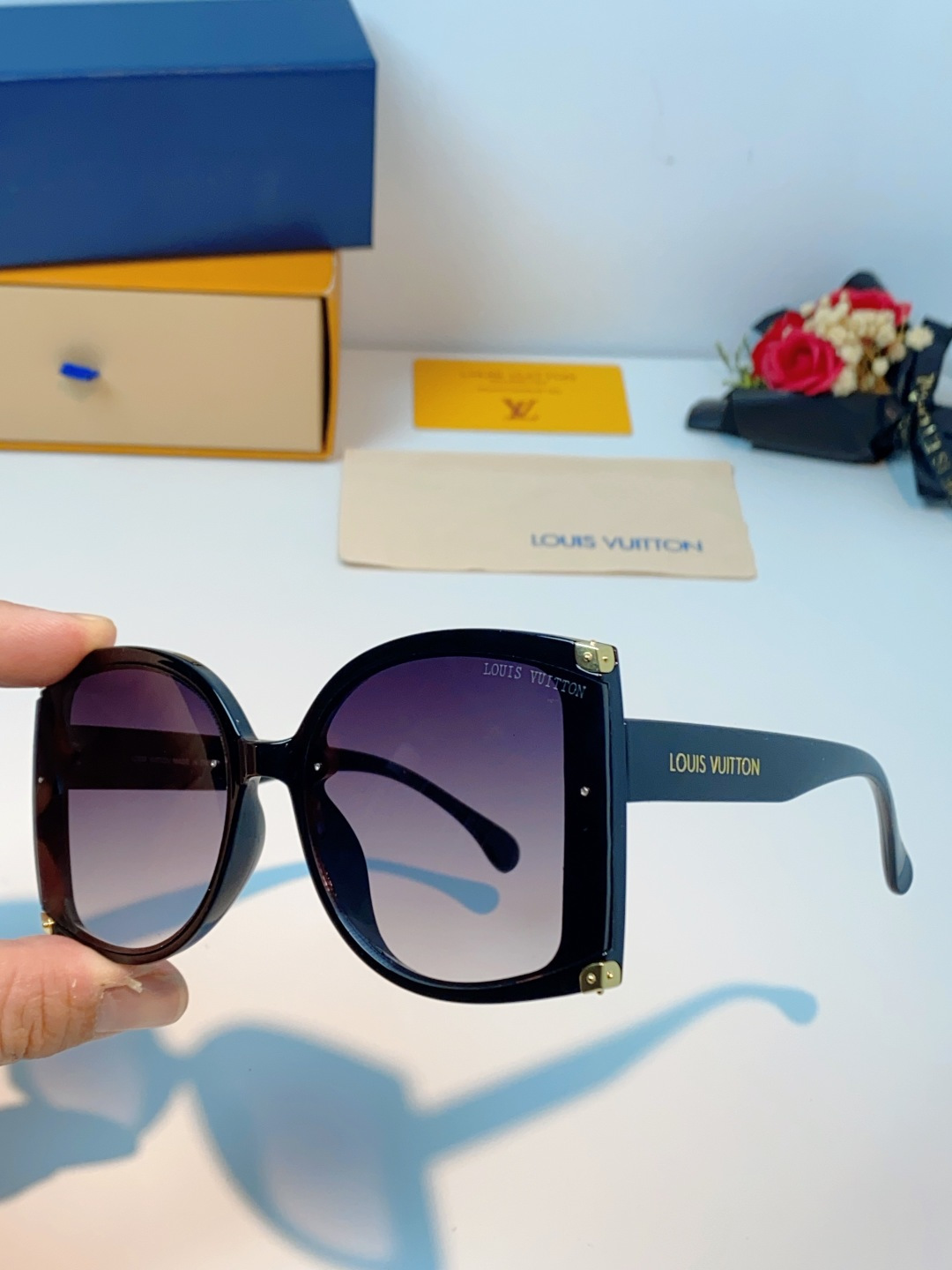 LouisVuitton路易威登 2026新款小红书同款超大框墨镜方形黑色太阳镜潮流复古高级时尚防紫外线