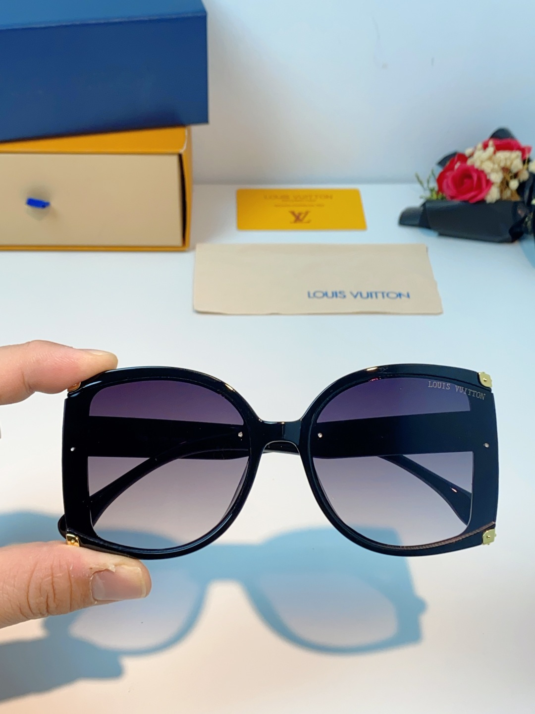 LouisVuitton路易威登 2026新款小红书同款超大框墨镜方形黑色太阳镜潮流复古高级时尚防紫外线