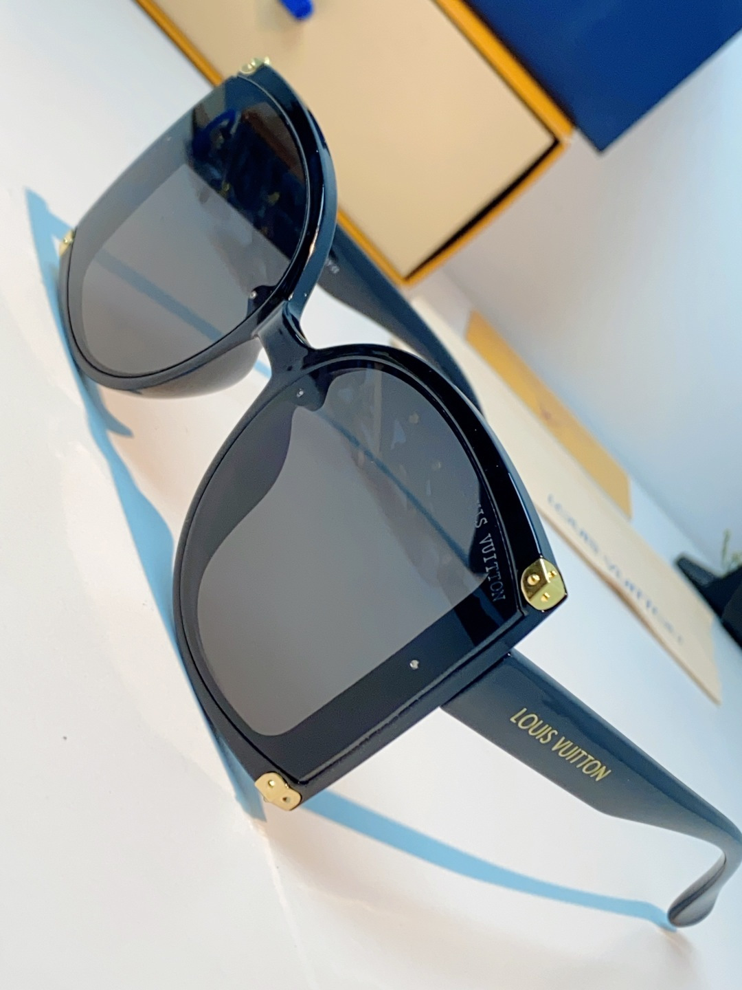LouisVuitton路易威登 2026新款小红书同款超大框墨镜方形黑色太阳镜潮流复古高级时尚防紫外线