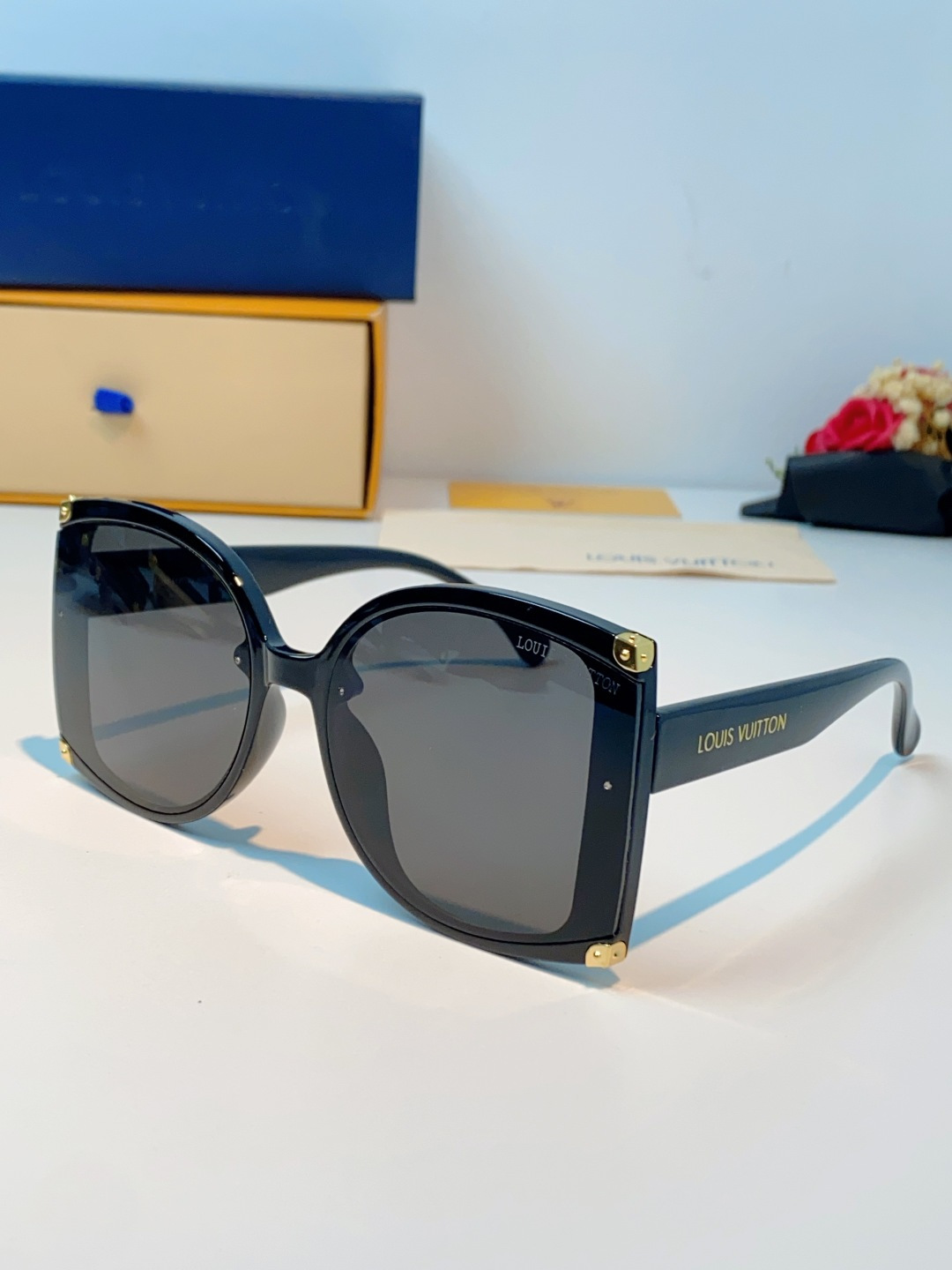 LouisVuitton路易威登 2026新款小红书同款超大框墨镜方形黑色太阳镜潮流复古高级时尚防紫外线