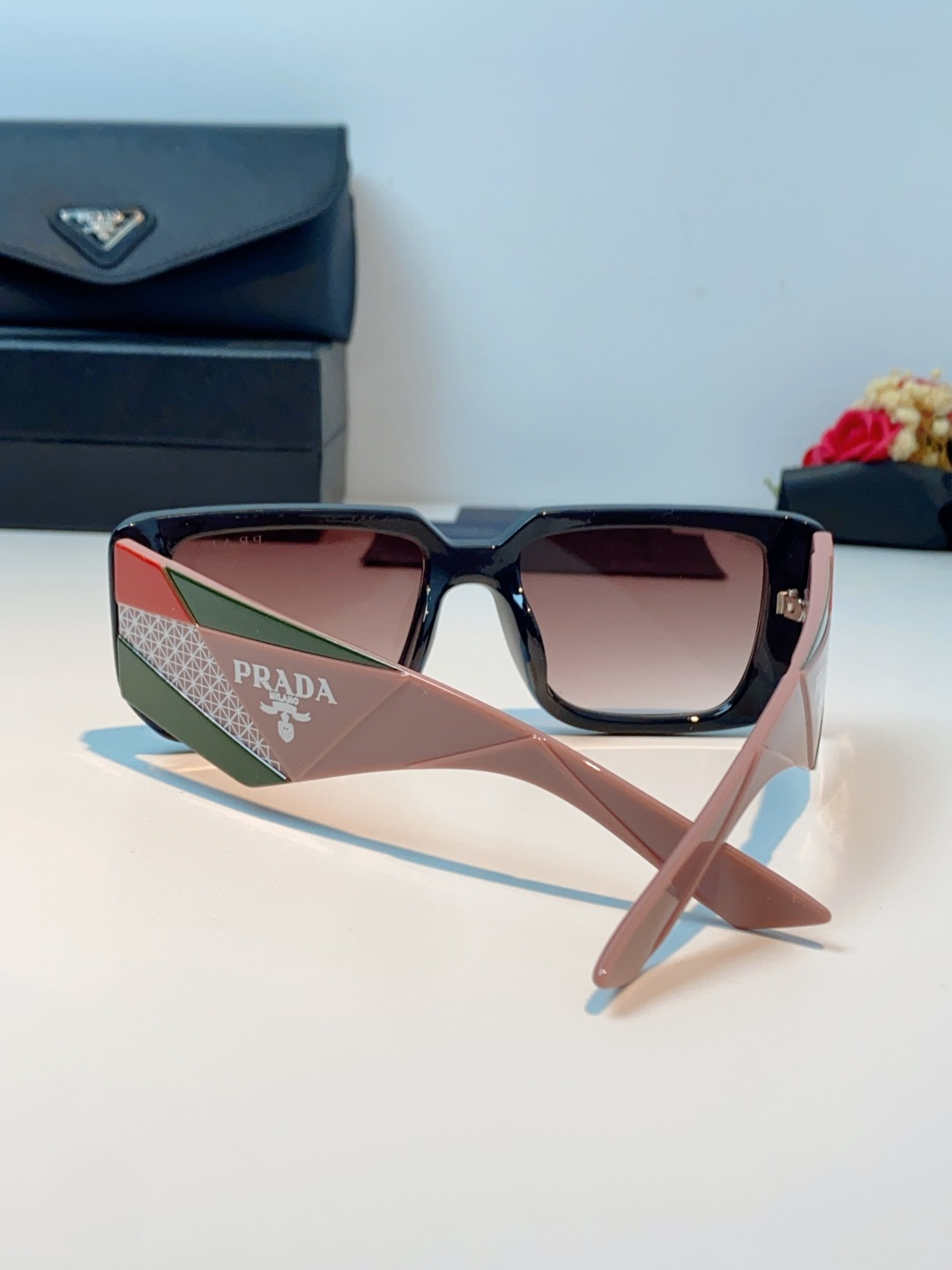 Prada普拉达 2026新款墨镜女款高级感小众设计感太阳眼镜男女款防紫外线 男女通用