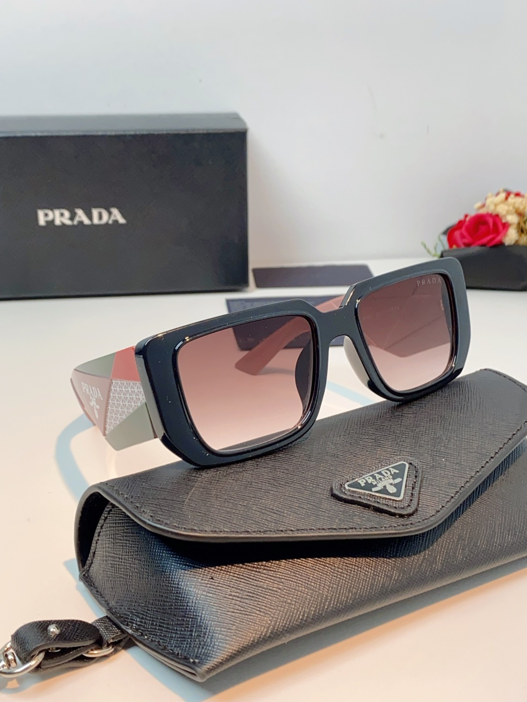 Prada普拉达 2026新款墨镜女款高级感小众设计感太阳眼镜男女款防紫外线 男女通用