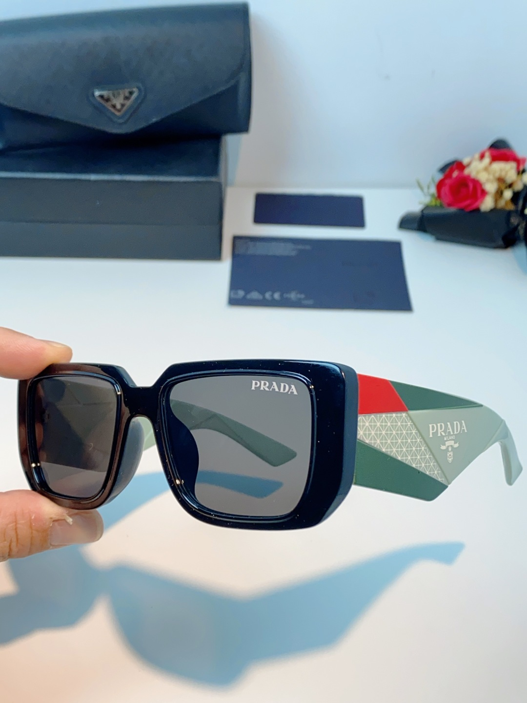 Prada普拉达 2026新款墨镜女款高级感小众设计感太阳眼镜男女款防紫外线 男女通用