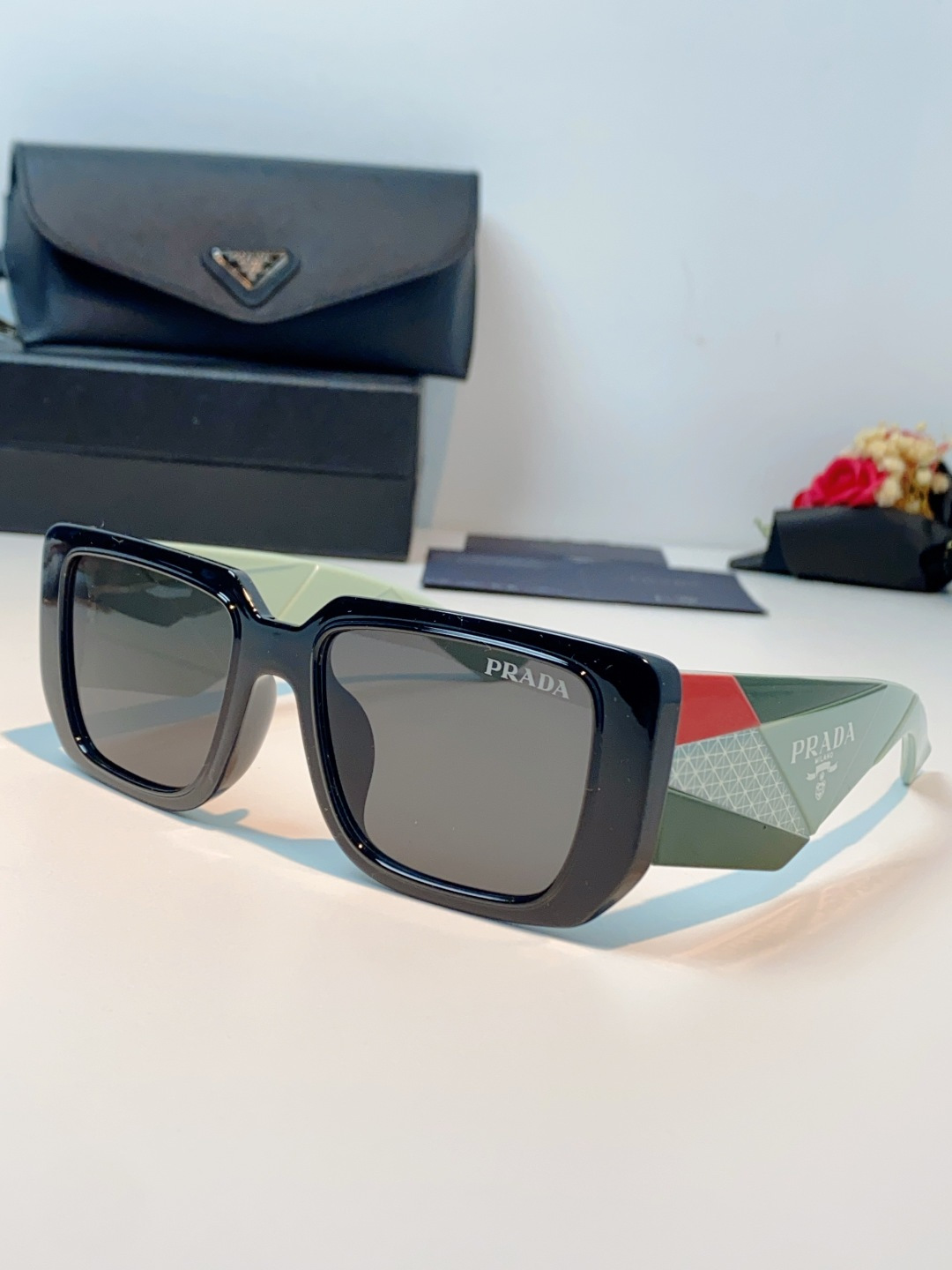 Prada普拉达 2026新款墨镜女款高级感小众设计感太阳眼镜男女款防紫外线 男女通用