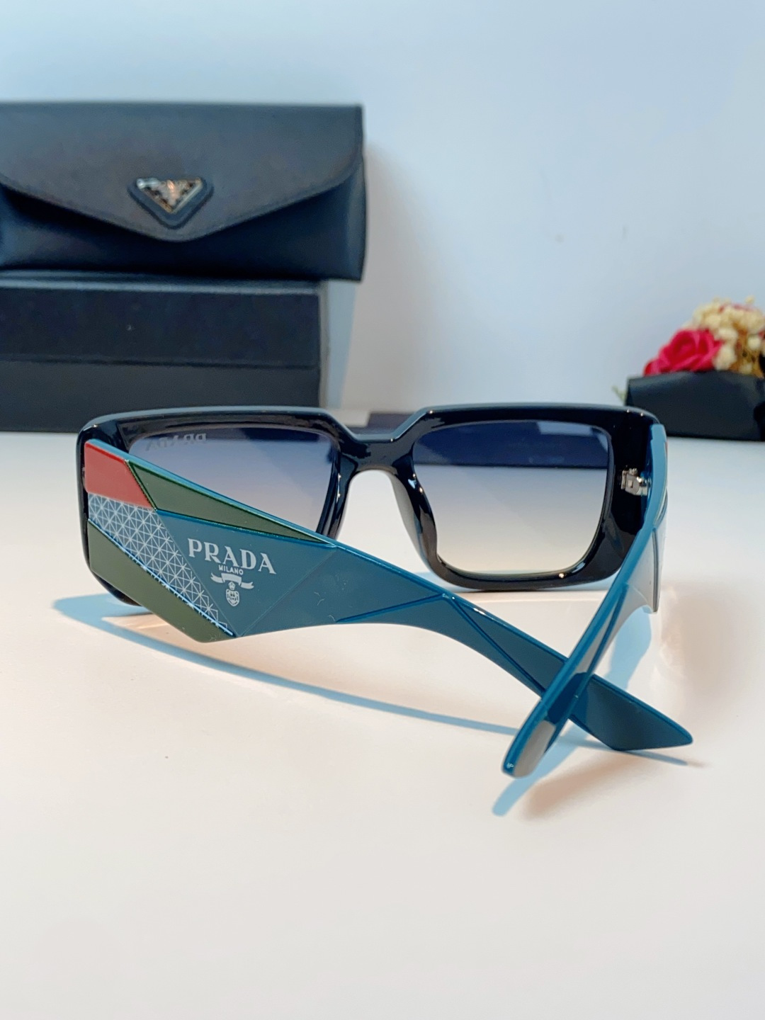 Prada普拉达 2026新款墨镜女款高级感小众设计感太阳眼镜男女款防紫外线 男女通用