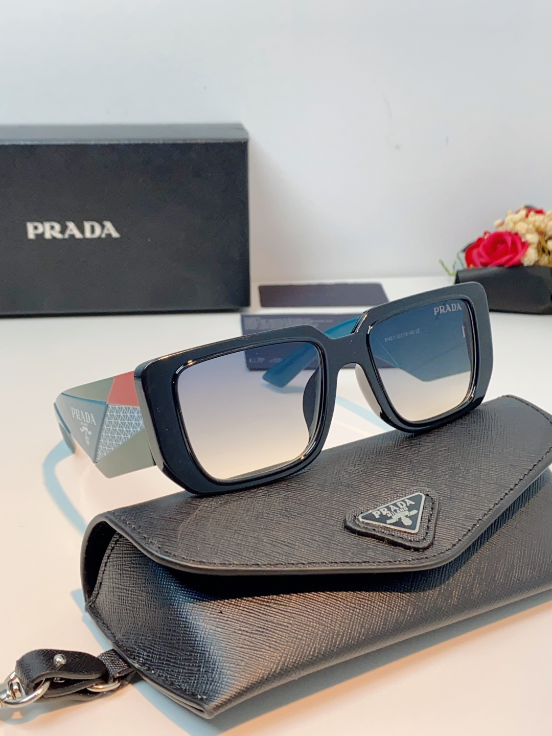 Prada普拉达 2026新款墨镜女款高级感小众设计感太阳眼镜男女款防紫外线 男女通用