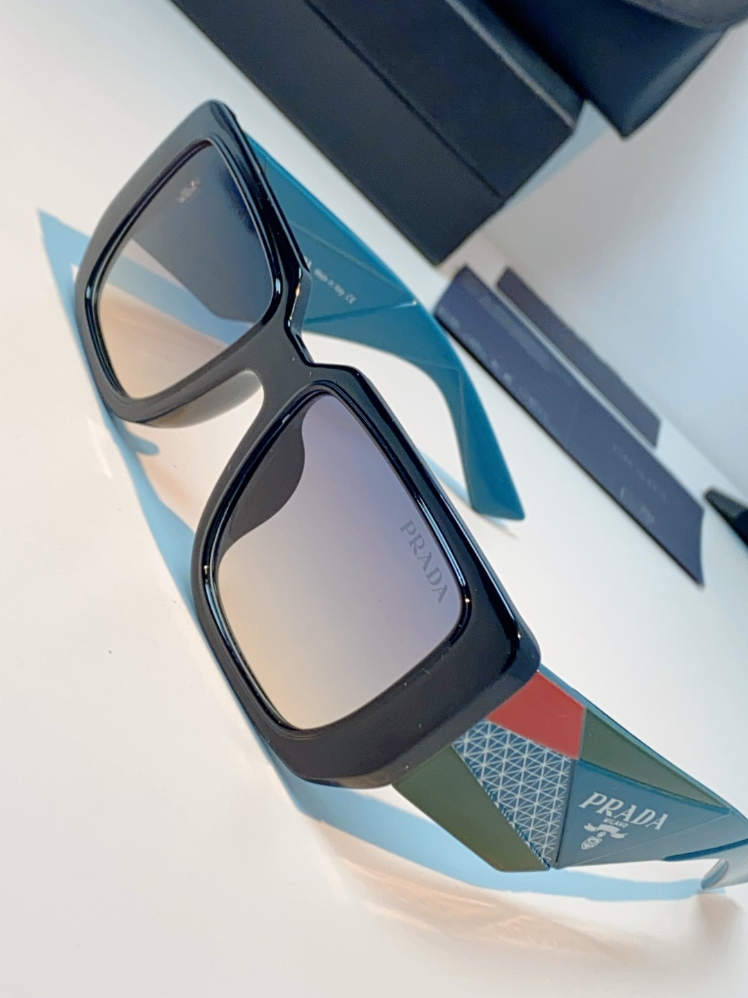 Prada普拉达 2026新款墨镜女款高级感小众设计感太阳眼镜男女款防紫外线 男女通用
