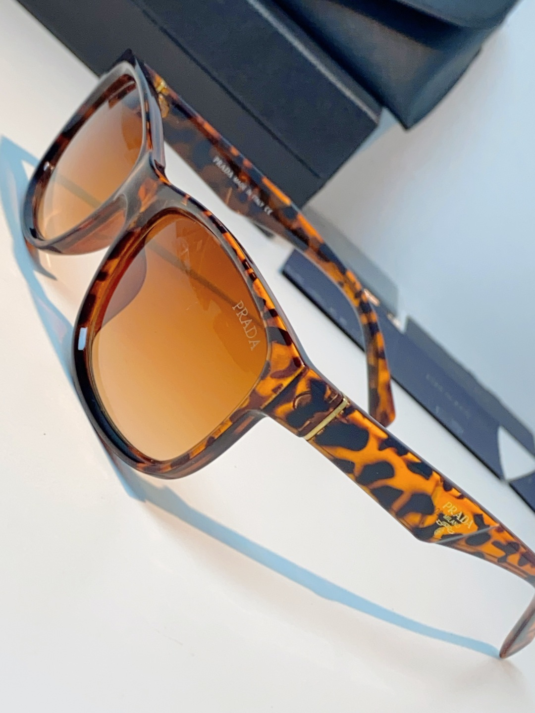 Prada普拉达 2026新春新款方框眼镜偏光太阳镜男女款户外开车专用