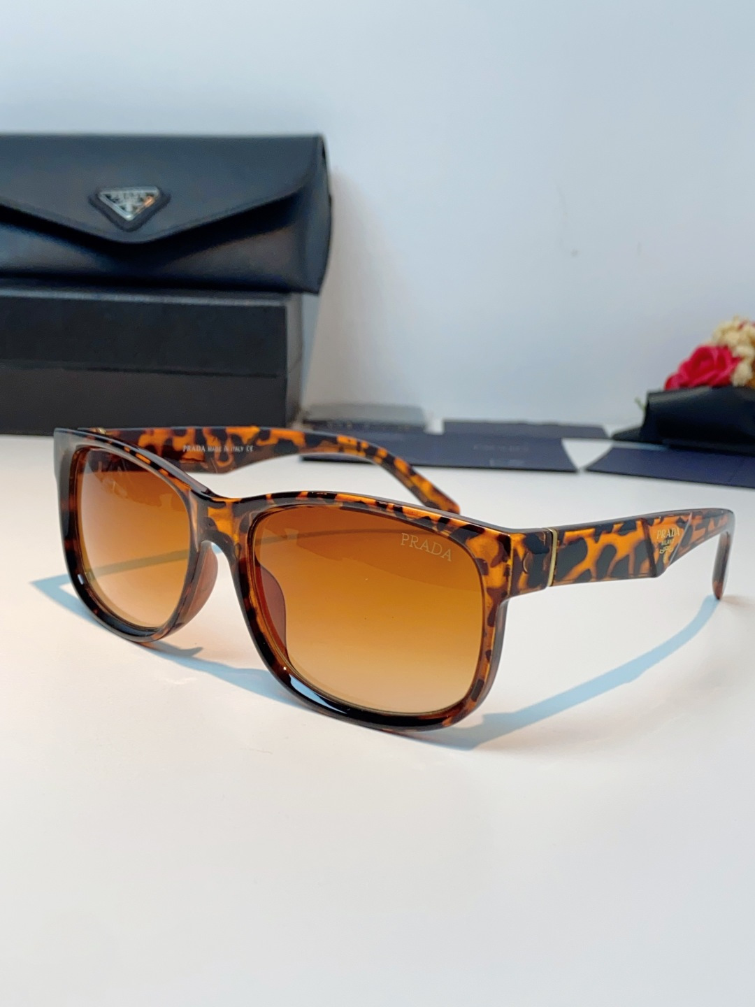 Prada普拉达 2026新春新款方框眼镜偏光太阳镜男女款户外开车专用