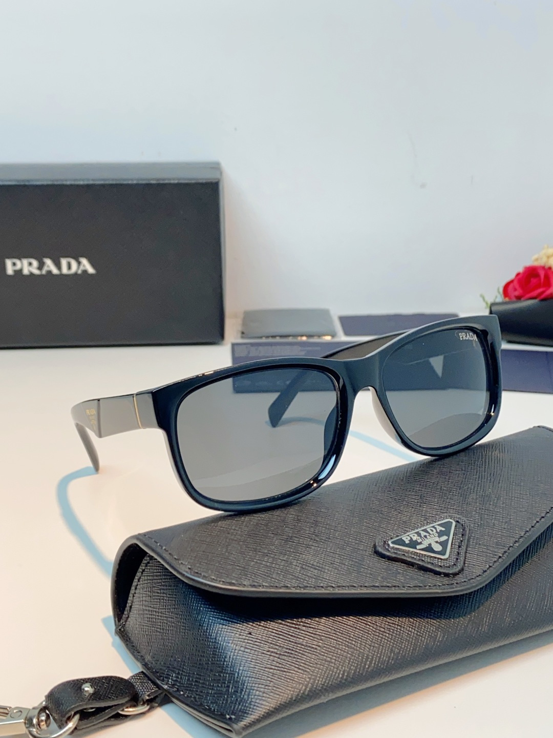 Prada普拉达 2026新春新款方框眼镜偏光太阳镜男女款户外开车专用