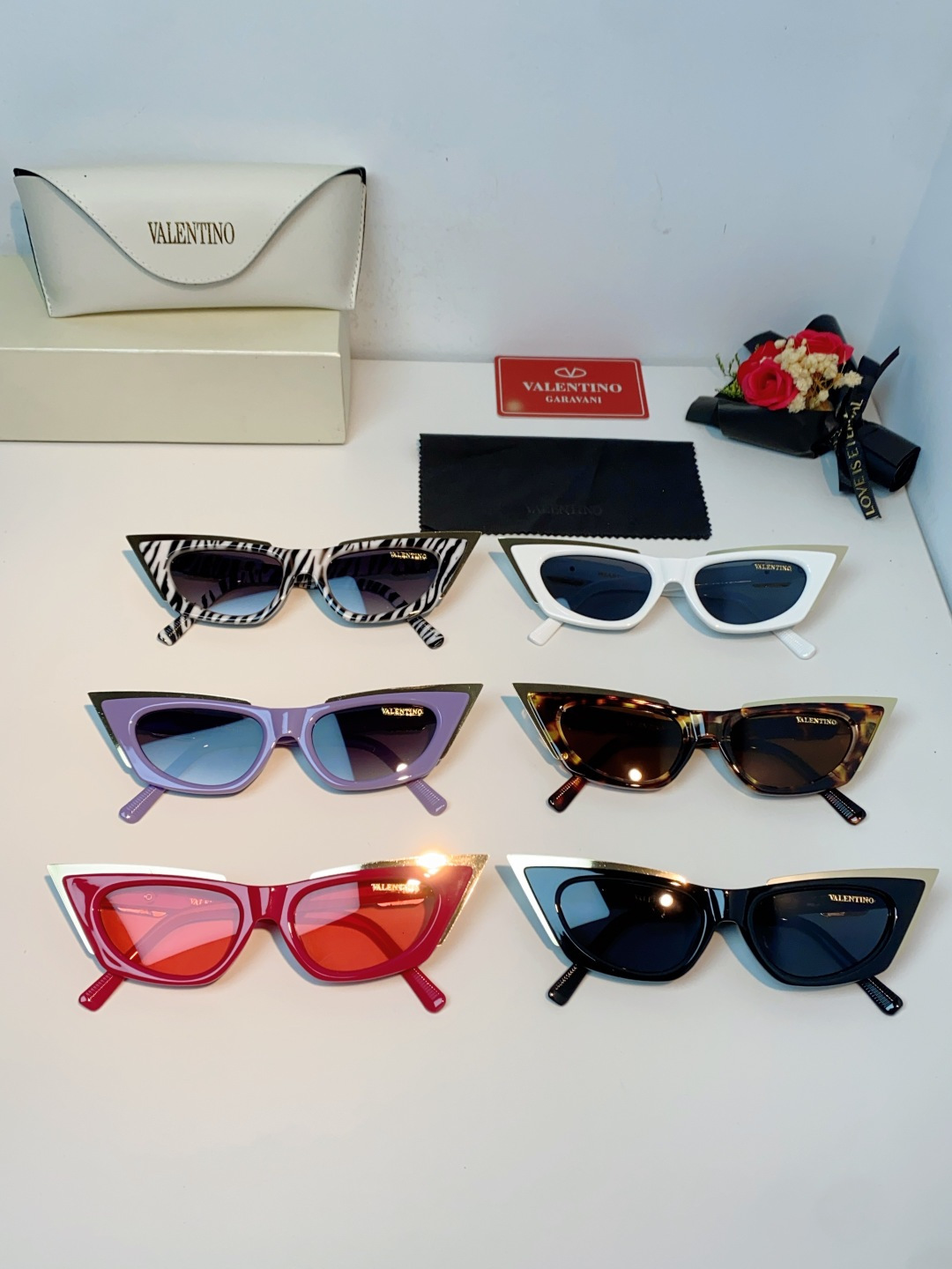 Valentino华伦天奴 2026新款金属半框猫眼太阳镜跨境个性金属V字女士遮阳墨镜